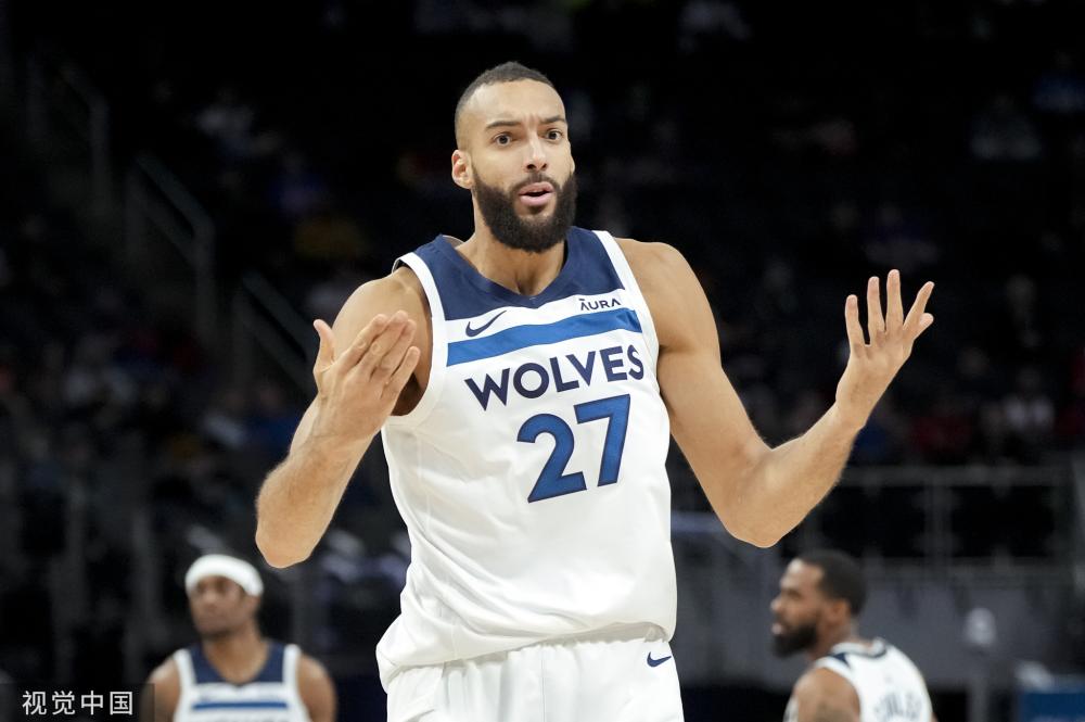 球员交易中 球员交易中