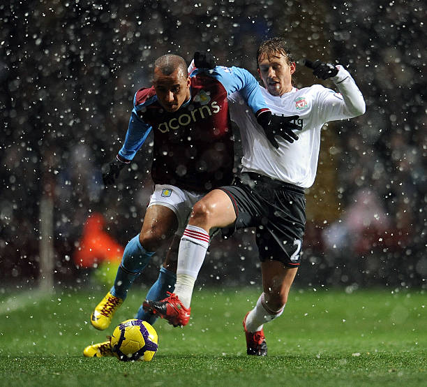 申花队在防 申花队在防